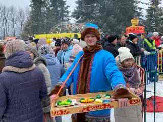 Масленица – один из самых веселых праздников в году, который широко отмечается по всей России.