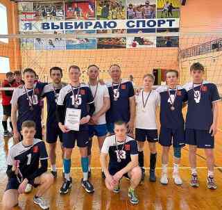 Серебряный пьедестал мужской сборной  Угличского района по волейболу